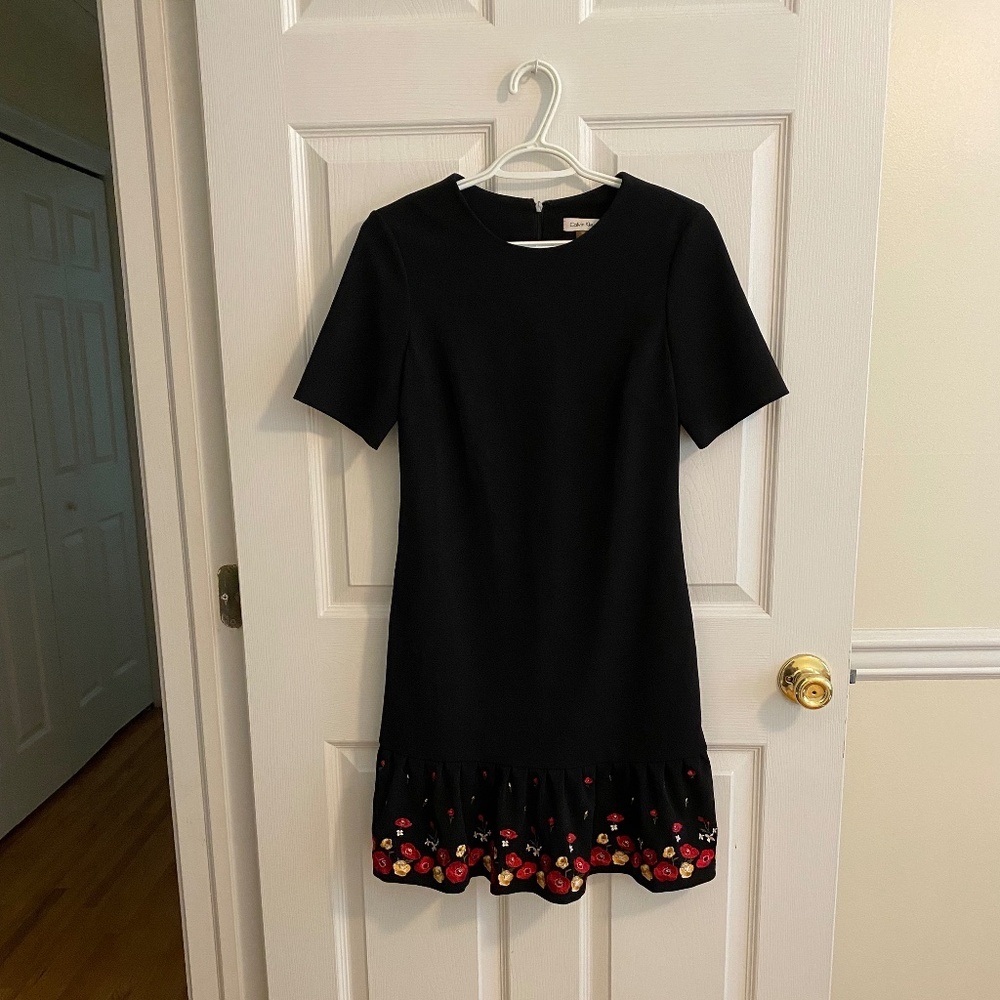 CALVIN KLEIN Black Dress with Beautiful Flower Pattern on Hem Size 2